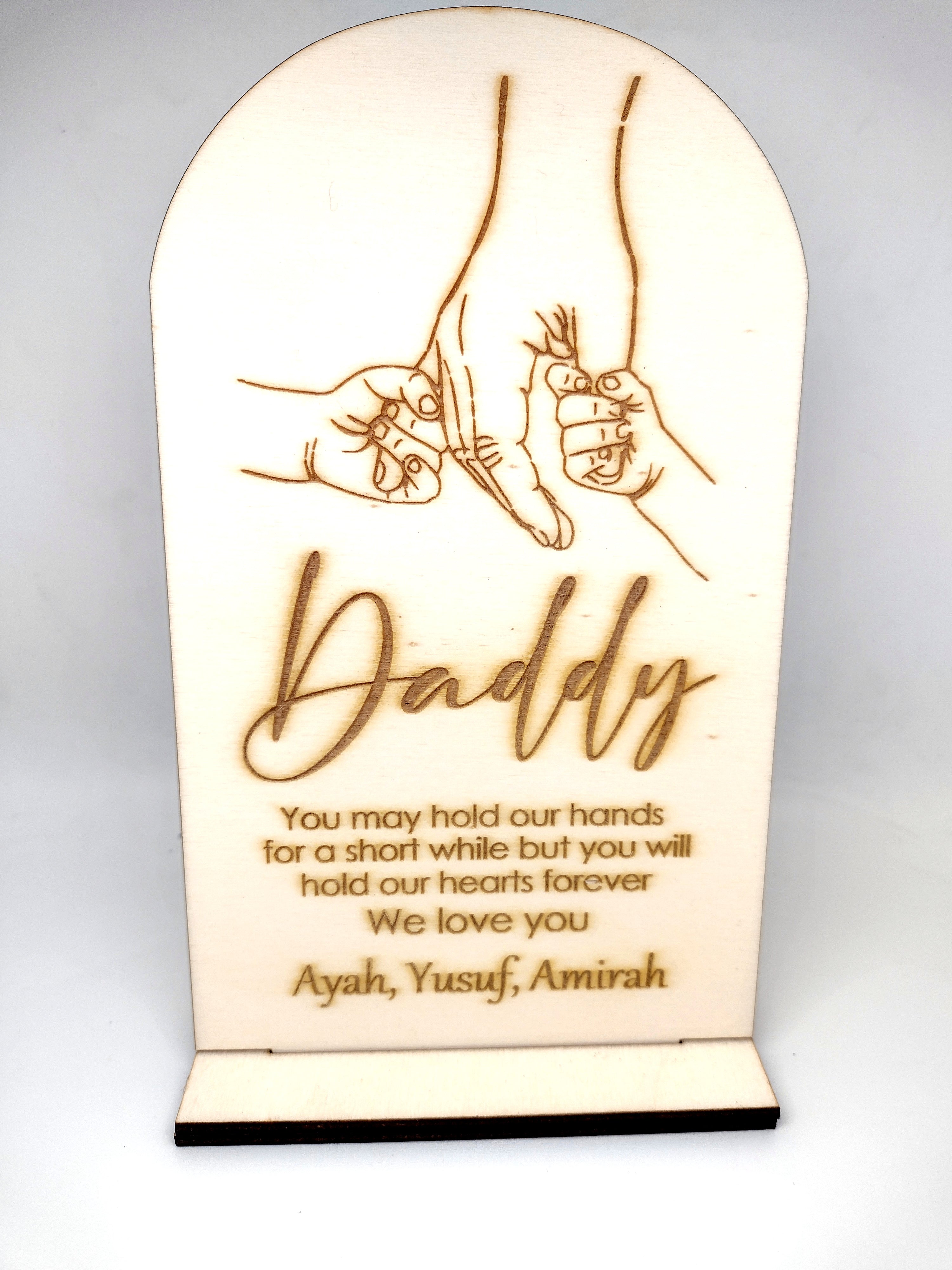 Personalised Dad / Daddy / Fathers Day Plaque holding children hands